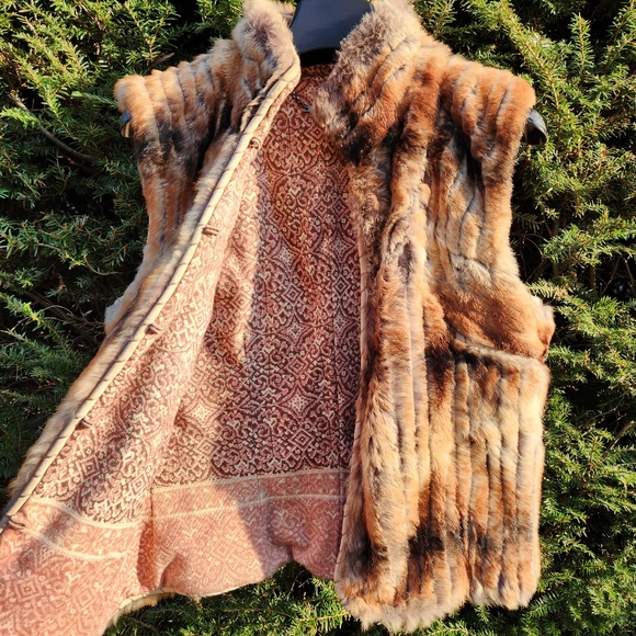 Tahari Fur Vest - Picture 3 of 8